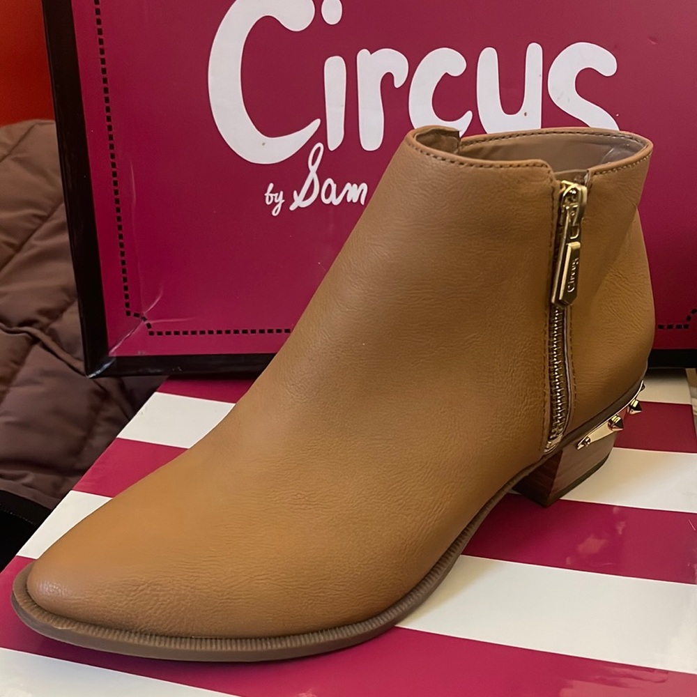Light brown booties